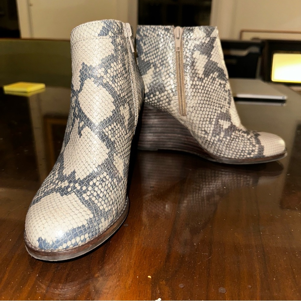 Leather Lucky🍀 brand Snakeprint Booties -S-6M - Picture 1 of 9